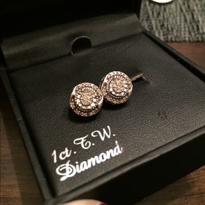 Diamond and Sterling Silver earrings💍